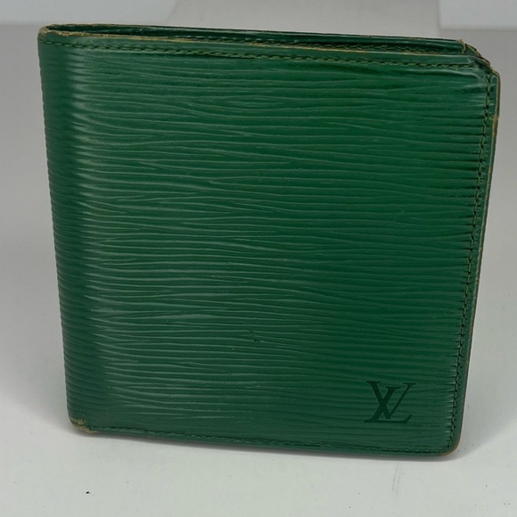 💚Louis Vuitton Vintage Green Epi Leather Marco Bifold Wallet | PRELOVED!!💚 - Picture 1 of 15